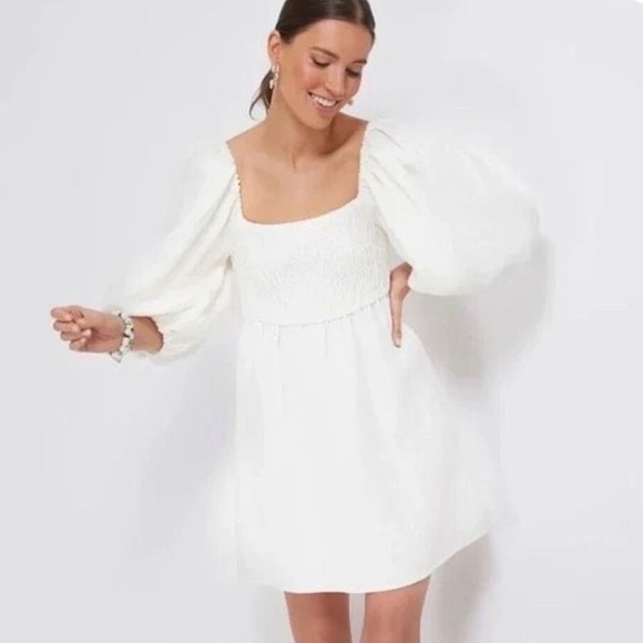 Tuckernuck Dresses & Skirts - Tuckernuck Dress Puff Sleeve Linen Annie Smocked Mini Size XS